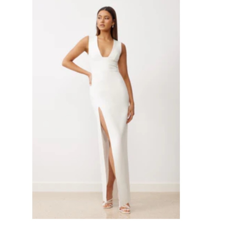 Chic White Maxi Dress with High Slit